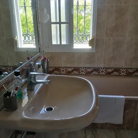 Homestay In Lovely House En En Cadiz *